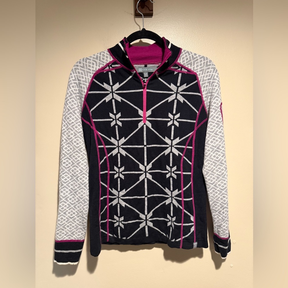 Title Nine Black and Gray Patterned Sweater
